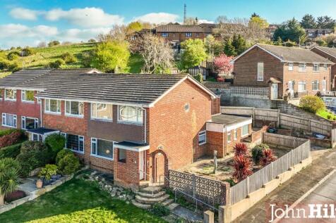 Dartmouth Close, Brighton 4 bed end of terrace house for sale