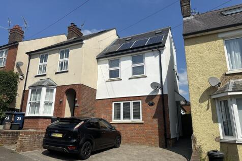 3 bedroom semi-detached house for sale