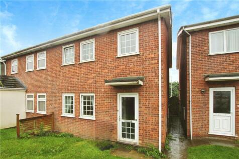 Edinburgh Close, Stowmarket, Suffolk 3 bed semi