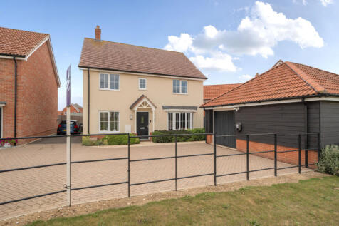 Fuller Way, Stowmarket, Suffolk 4 bed detached house for sale