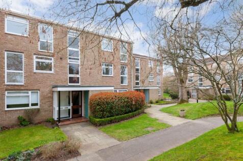 Harrowdene Gardens, Teddington 1 bed flat for sale