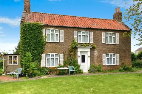 Old Lynn Road, Wisbech... 4 bed detached house for sale
