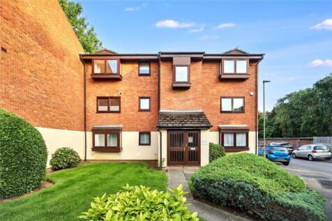 Wheatley Close, London, NW4 2 bed apartment for sale