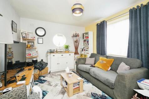 1 bedroom ground floor flat for sale