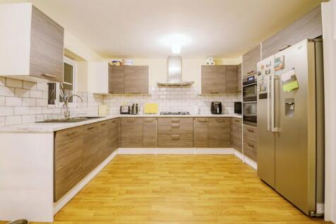 6 bedroom semi-detached house for sale