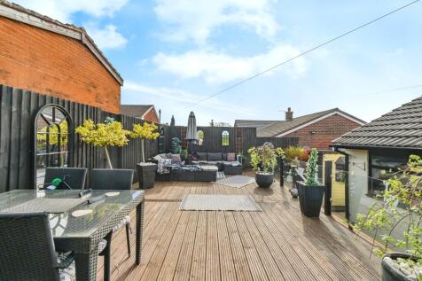 2 bedroom semi-detached bungalow for sale