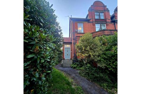 5 bedroom semi-detached house for sale