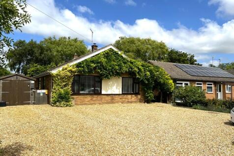 4 bedroom detached bungalow for sale