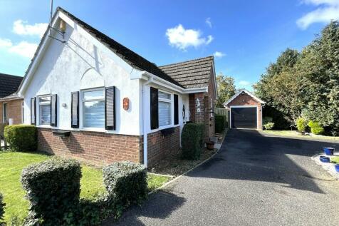 2 bedroom semi-detached bungalow for sale