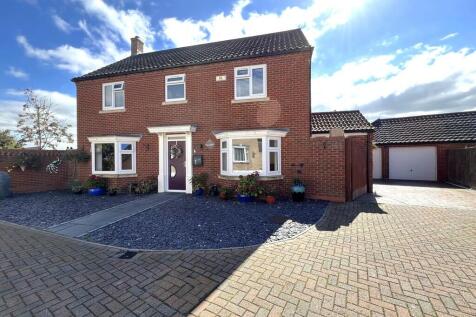 4 bedroom detached house for sale