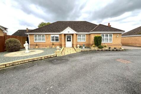 4 bedroom detached bungalow for sale