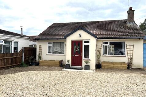 2 bedroom detached bungalow for sale