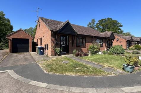 2 bedroom semi-detached bungalow for sale