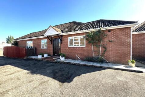 4 bedroom detached bungalow for sale