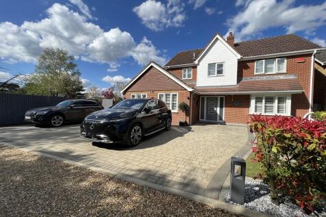 4 bedroom detached house for sale