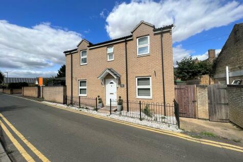 3 bedroom detached house for sale