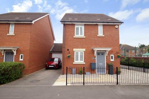 3 bedroom link detached house for sale