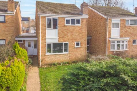 North Court, Leighton Buzzard 3 bed link detached house for sale