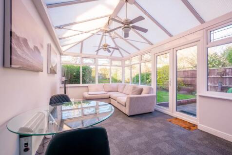 Eastwood Road, Rayleigh SS6 2 bed bungalow for sale