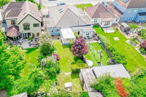 Eastwood Road, Rayleigh SS6 2 bed bungalow for sale