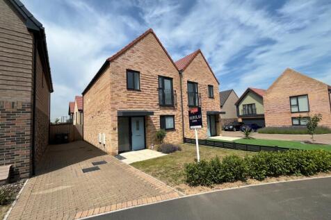 3 bedroom semi-detached house for sale