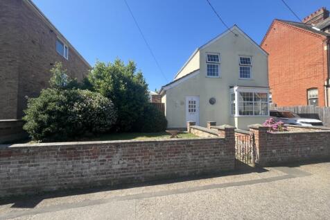 Brook Lane, Felixstowe IP11 3 bed detached house for sale