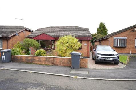 Thornlea Avenue, Hollinwood, Oldham 3 bed detached bungalow for sale