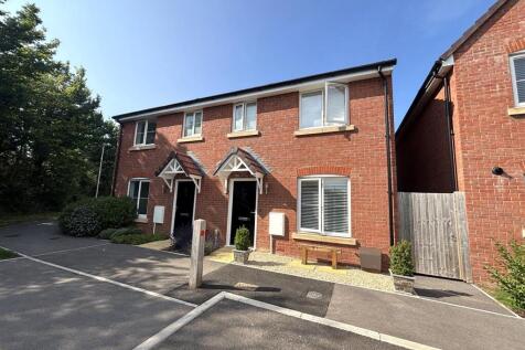 Anglers Road, Gillingham Lakes 3 bed semi