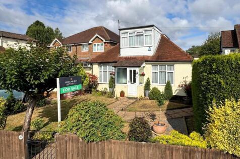 Chipperfield Road, Manor Estate... 3 bed detached house for sale