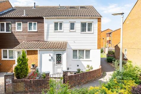 4 bedroom end of terrace house for sale