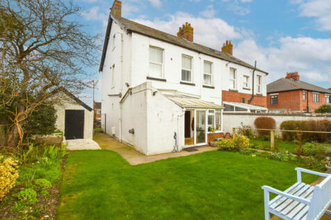 5 bedroom semi-detached house for sale