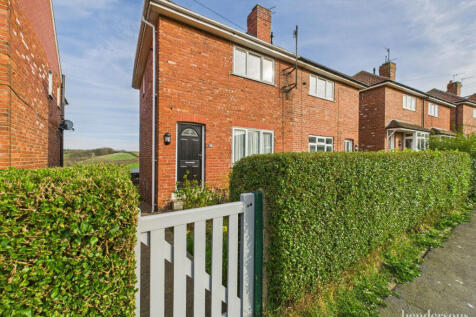 2 bedroom semi-detached house for sale