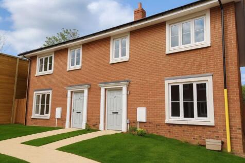 34 Bishop Gardens, Hoddesdon... 4 bed semi