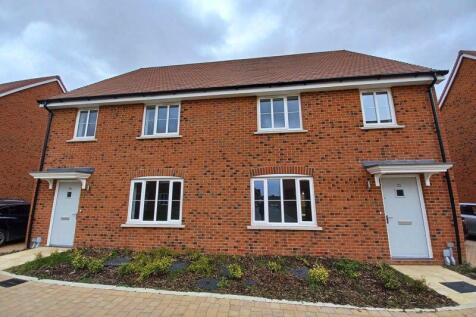 28 Bishop Gardens, Hoddesdon... 4 bed semi