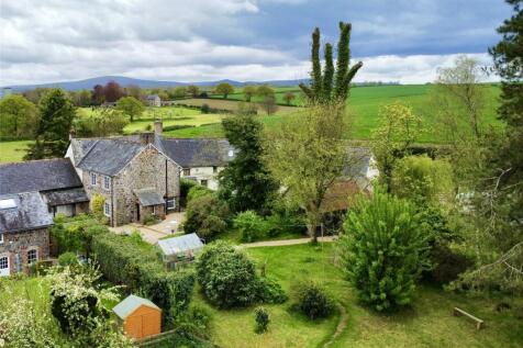 5 bedroom semi-detached house for sale