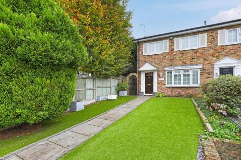 3 bedroom end of terrace house for sale