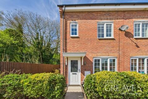 3 bedroom town house for sale