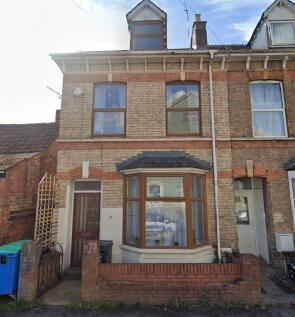 4 bedroom end of terrace house for sale