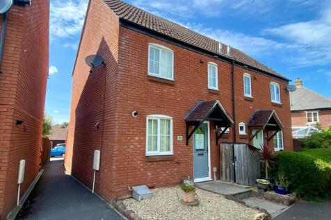 3 bedroom semi-detached house for sale