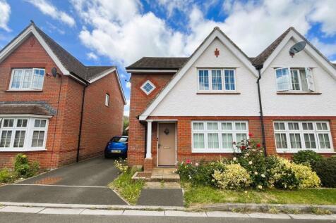 3 bedroom semi-detached house for sale