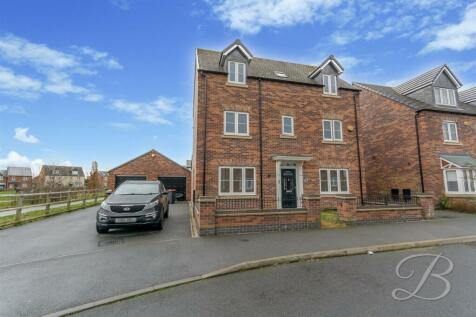 4 bedroom detached house for sale