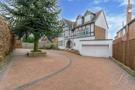 6 bedroom detached house for sale