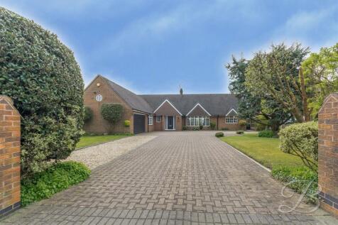 4 bedroom detached bungalow for sale