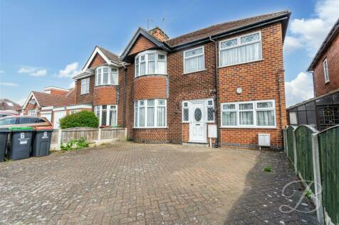 5 bedroom semi-detached house for sale