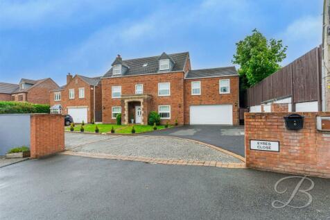 4 bedroom detached house for sale