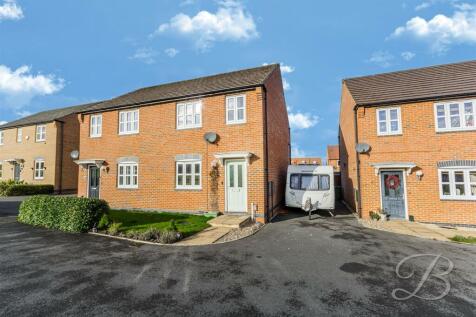 3 bedroom semi-detached house for sale