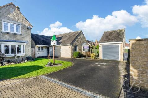 3 bedroom detached bungalow for sale