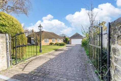 4 bedroom detached bungalow for sale