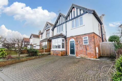 4 bedroom link detached house for sale