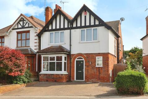 4 bedroom link detached house for sale